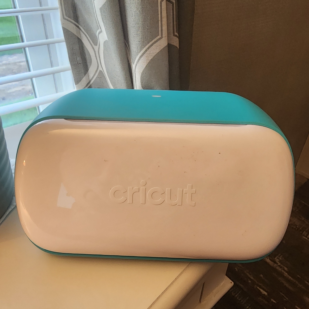 Cricut Joy Cutting Machine in Teal and White